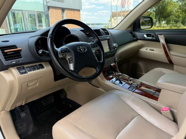 Белый Тойота Хайлендер, объемом двигателя 3.5 л и пробегом 95 тыс. км за 23500 $, фото 8 на Automoto.ua