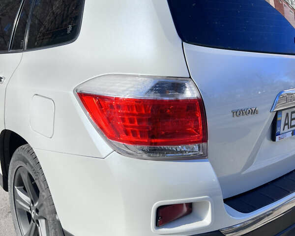 Белый Тойота Хайлендер, объемом двигателя 3.5 л и пробегом 168 тыс. км за 20500 $, фото 19 на Automoto.ua