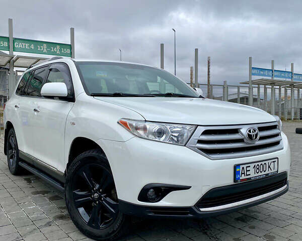 Тойота Хайлендер 2013 в Днепре (Днепропетровске) на Automoto.ua Белый Тойота Хайлендер, объемом двигателя 3.46 л и пробегом 170 тыс. км за 19000 $, фото 1 на Automoto.ua