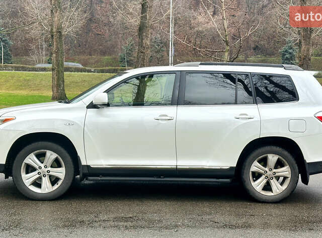 Белый Тойота Хайлендер, объемом двигателя 3.5 л и пробегом 199 тыс. км за 16800 $, фото 1 на Automoto.ua