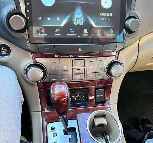 Белый Тойота Хайлендер, объемом двигателя 3.5 л и пробегом 168 тыс. км за 20500 $, фото 2 на Automoto.ua