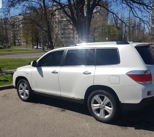 Белый Тойота Хайлендер, объемом двигателя 3.5 л и пробегом 278 тыс. км за 18000 $, фото 2 на Automoto.ua