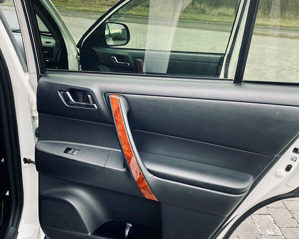 Тойота Хайлендер 2013 в Днепре (Днепропетровске) на Automoto.ua Белый Тойота Хайлендер, объемом двигателя 3.46 л и пробегом 170 тыс. км за 19000 $, фото 5 на Automoto.ua