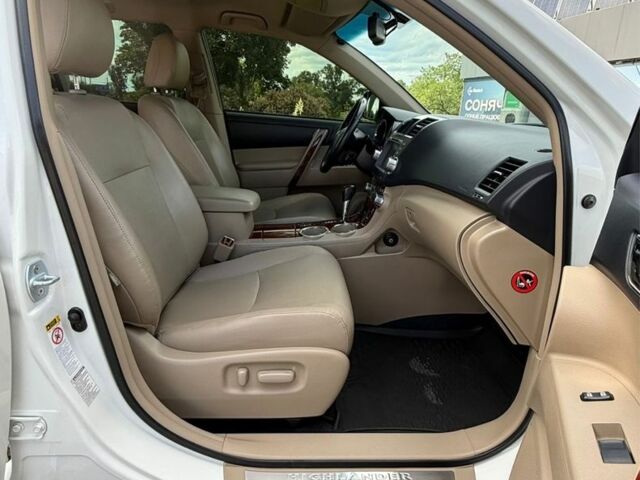 Белый Тойота Хайлендер, объемом двигателя 3.5 л и пробегом 95 тыс. км за 23500 $, фото 17 на Automoto.ua