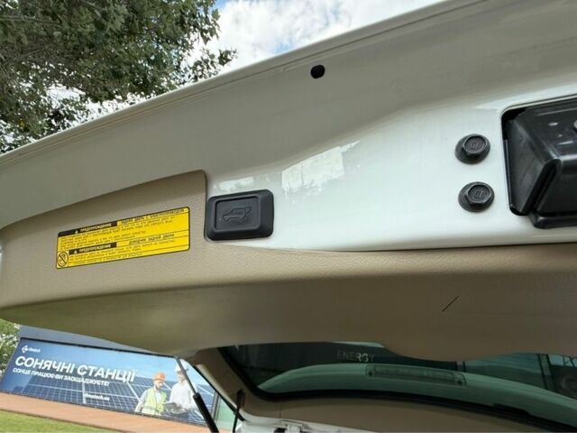 Белый Тойота Хайлендер, объемом двигателя 3.5 л и пробегом 95 тыс. км за 23500 $, фото 22 на Automoto.ua