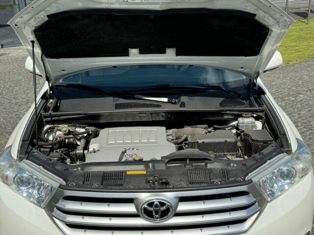 Белый Тойота Хайлендер, объемом двигателя 3.5 л и пробегом 95 тыс. км за 23500 $, фото 5 на Automoto.ua