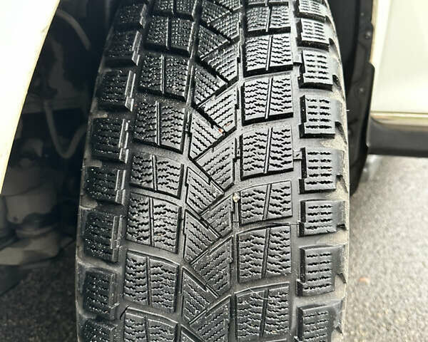 Белый Тойота Хайлендер, объемом двигателя 3.5 л и пробегом 199 тыс. км за 16800 $, фото 14 на Automoto.ua