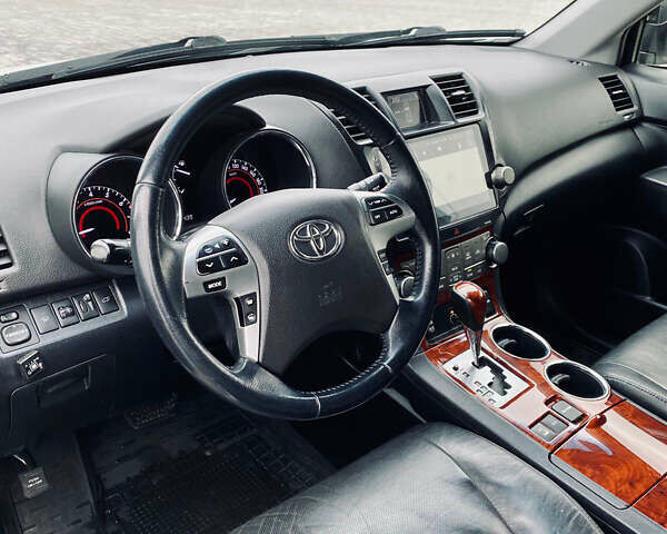 Тойота Хайлендер 2013 в Днепре (Днепропетровске) на Automoto.ua Белый Тойота Хайлендер, объемом двигателя 3.46 л и пробегом 170 тыс. км за 19000 $, фото 24 на Automoto.ua