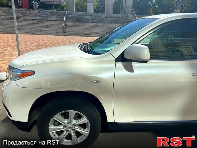 Білий Тойота Хайлендер, об'ємом двигуна 2.7 л та пробігом 93 тис. км за 19000 $, фото 2 на Automoto.ua