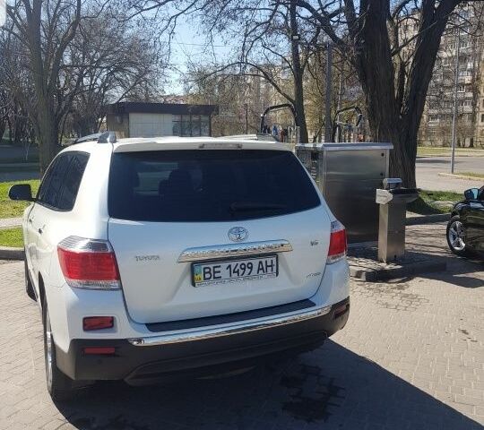 Белый Тойота Хайлендер, объемом двигателя 3.5 л и пробегом 278 тыс. км за 18000 $, фото 3 на Automoto.ua