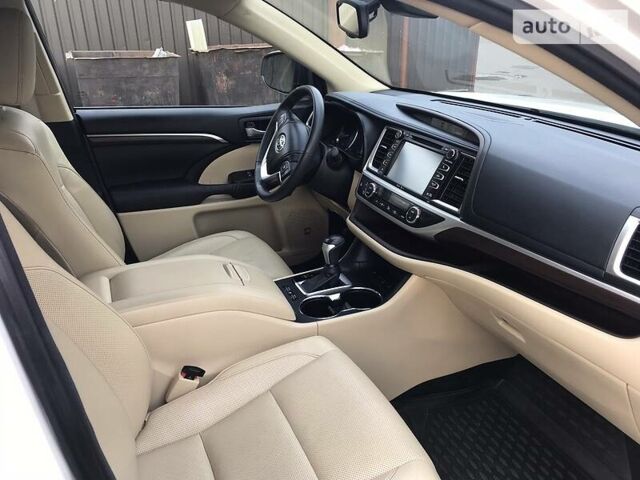 Білий Тойота Хайлендер, об'ємом двигуна 3.5 л та пробігом 214 тис. км за 26500 $, фото 4 на Automoto.ua