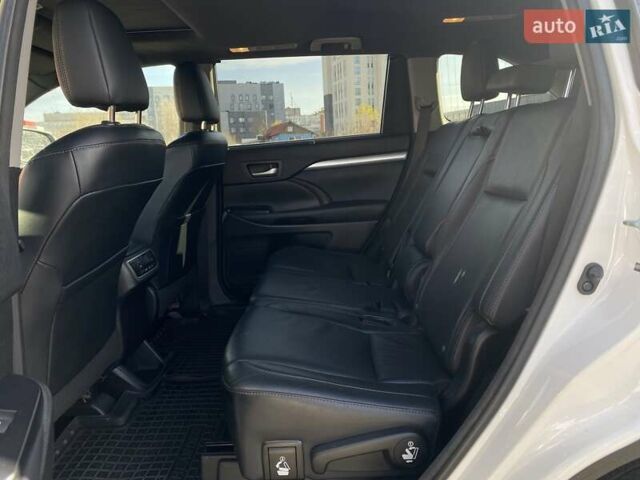 Белый Тойота Хайлендер, объемом двигателя 3.5 л и пробегом 252 тыс. км за 20990 $, фото 8 на Automoto.ua