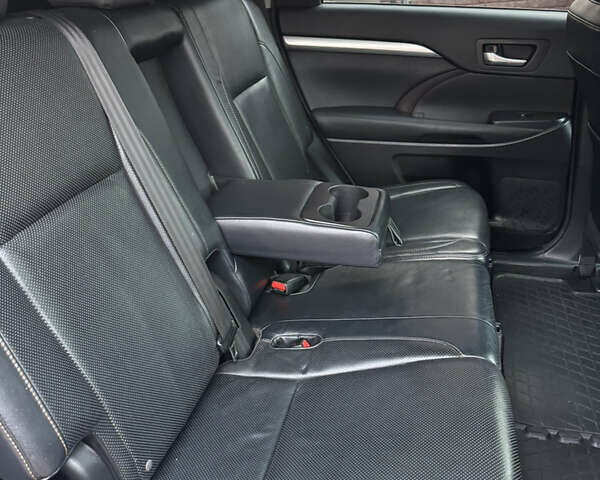 Белый Тойота Хайлендер, объемом двигателя 3.46 л и пробегом 245 тыс. км за 23500 $, фото 23 на Automoto.ua