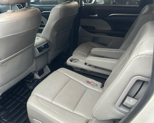 Білий Тойота Хайлендер, об'ємом двигуна 3.55 л та пробігом 190 тис. км за 24300 $, фото 28 на Automoto.ua