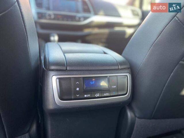 Белый Тойота Хайлендер, объемом двигателя 3.5 л и пробегом 252 тыс. км за 20990 $, фото 9 на Automoto.ua