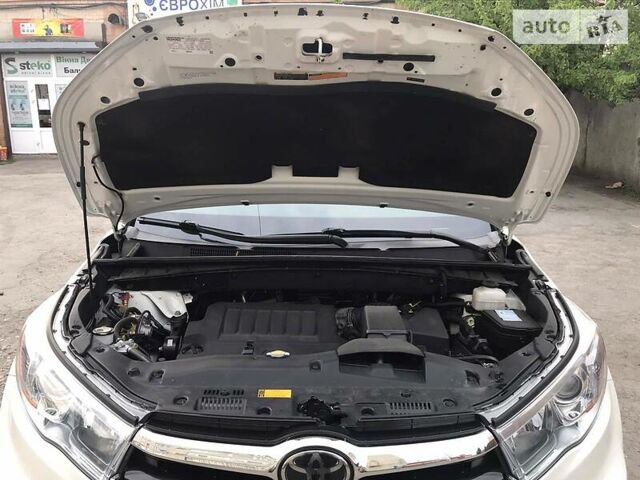 Білий Тойота Хайлендер, об'ємом двигуна 3.5 л та пробігом 214 тис. км за 26500 $, фото 2 на Automoto.ua