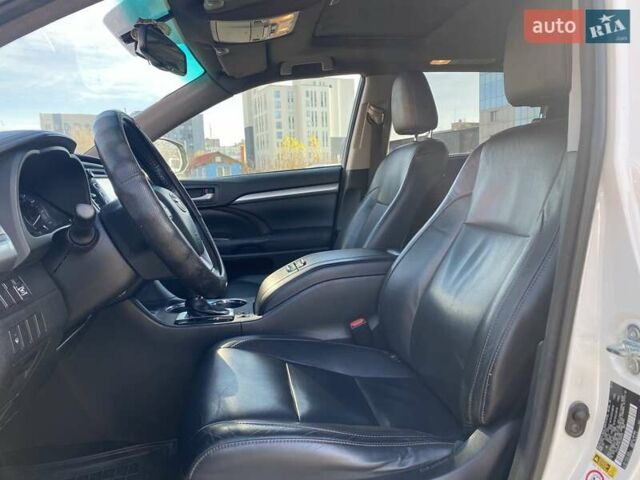 Белый Тойота Хайлендер, объемом двигателя 3.5 л и пробегом 252 тыс. км за 20990 $, фото 7 на Automoto.ua