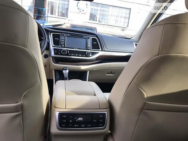 Білий Тойота Хайлендер, об'ємом двигуна 3.5 л та пробігом 214 тис. км за 26500 $, фото 6 на Automoto.ua