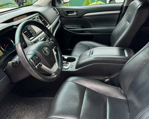 Белый Тойота Хайлендер, объемом двигателя 3.46 л и пробегом 245 тыс. км за 23500 $, фото 20 на Automoto.ua