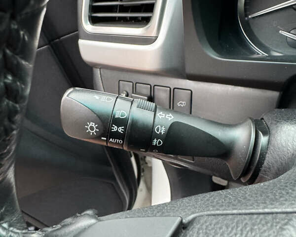 Белый Тойота Хайлендер, объемом двигателя 3.46 л и пробегом 245 тыс. км за 23500 $, фото 26 на Automoto.ua