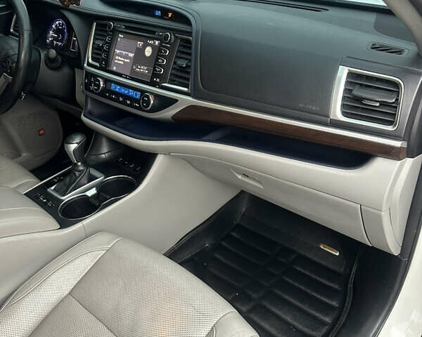 Білий Тойота Хайлендер, об'ємом двигуна 3.55 л та пробігом 190 тис. км за 24300 $, фото 15 на Automoto.ua