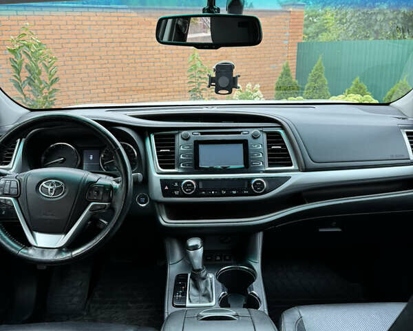 Белый Тойота Хайлендер, объемом двигателя 3.46 л и пробегом 245 тыс. км за 23500 $, фото 19 на Automoto.ua