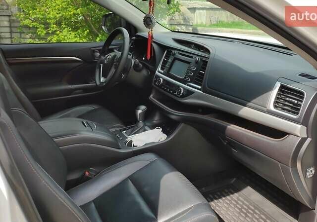 Белый Тойота Хайлендер, объемом двигателя 3.5 л и пробегом 88 тыс. км за 29000 $, фото 6 на Automoto.ua