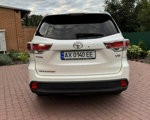 Белый Тойота Хайлендер, объемом двигателя 3.46 л и пробегом 245 тыс. км за 23500 $, фото 5 на Automoto.ua