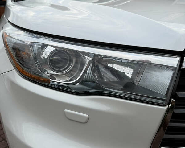 Белый Тойота Хайлендер, объемом двигателя 3.46 л и пробегом 245 тыс. км за 23500 $, фото 43 на Automoto.ua