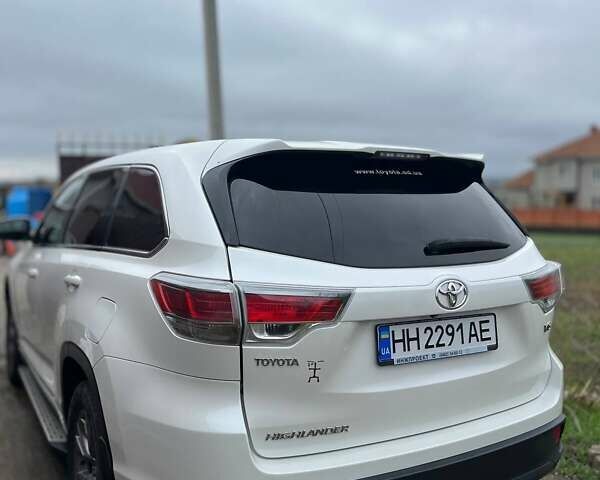 Белый Тойота Хайлендер, объемом двигателя 3.5 л и пробегом 392 тыс. км за 19500 $, фото 3 на Automoto.ua