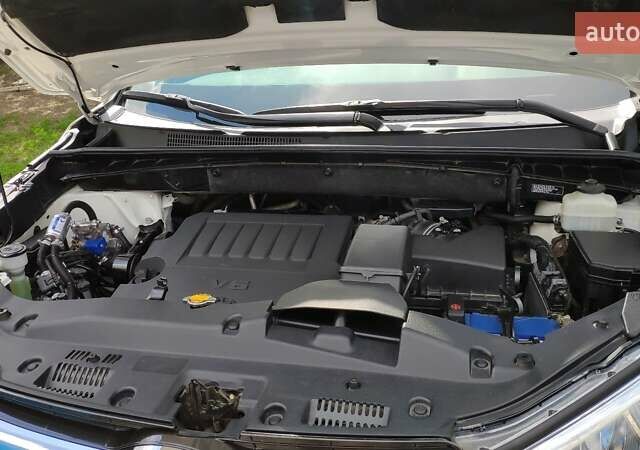 Белый Тойота Хайлендер, объемом двигателя 3.5 л и пробегом 88 тыс. км за 29000 $, фото 8 на Automoto.ua