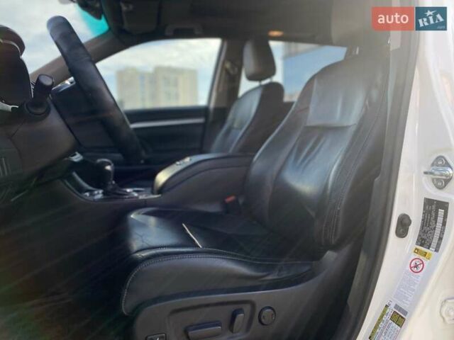 Белый Тойота Хайлендер, объемом двигателя 3.5 л и пробегом 252 тыс. км за 20990 $, фото 6 на Automoto.ua