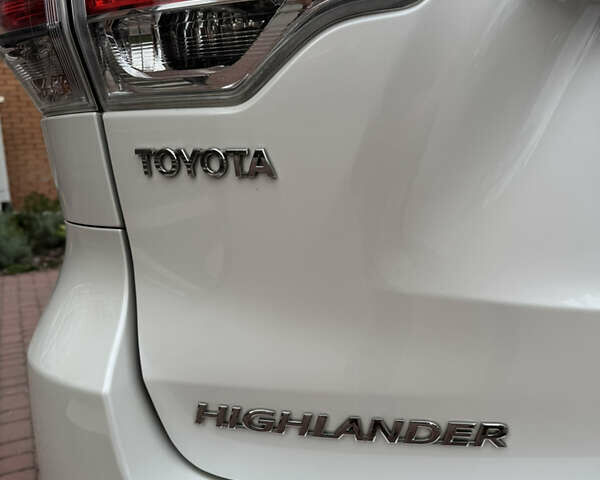 Белый Тойота Хайлендер, объемом двигателя 3.46 л и пробегом 245 тыс. км за 23500 $, фото 14 на Automoto.ua