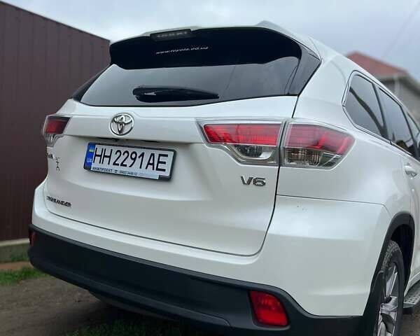 Белый Тойота Хайлендер, объемом двигателя 3.5 л и пробегом 392 тыс. км за 19500 $, фото 9 на Automoto.ua