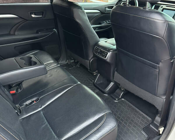 Белый Тойота Хайлендер, объемом двигателя 3.46 л и пробегом 245 тыс. км за 23500 $, фото 24 на Automoto.ua