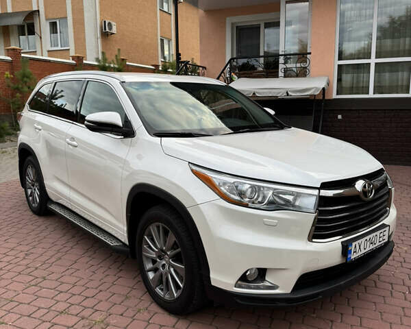 Белый Тойота Хайлендер, объемом двигателя 3.46 л и пробегом 245 тыс. км за 23500 $, фото 1 на Automoto.ua