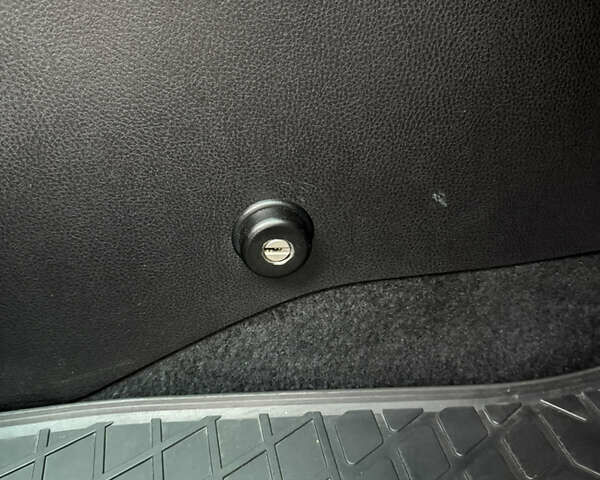 Белый Тойота Хайлендер, объемом двигателя 3.46 л и пробегом 245 тыс. км за 23500 $, фото 40 на Automoto.ua