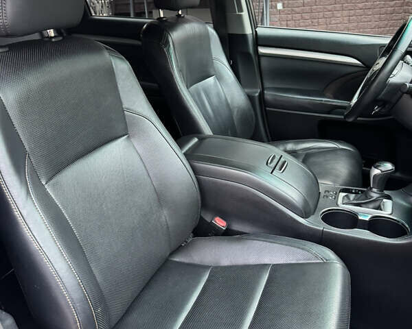 Белый Тойота Хайлендер, объемом двигателя 3.46 л и пробегом 245 тыс. км за 23500 $, фото 21 на Automoto.ua