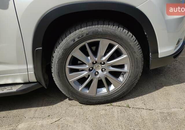 Белый Тойота Хайлендер, объемом двигателя 3.5 л и пробегом 88 тыс. км за 29000 $, фото 1 на Automoto.ua