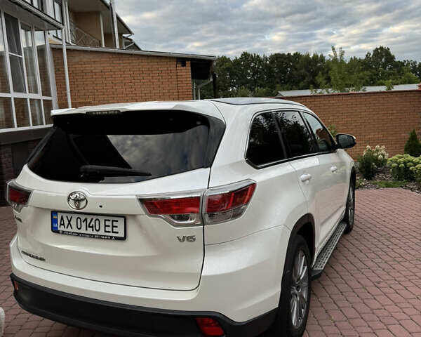 Белый Тойота Хайлендер, объемом двигателя 3.46 л и пробегом 245 тыс. км за 23500 $, фото 3 на Automoto.ua