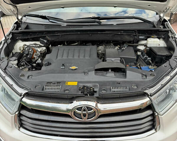 Белый Тойота Хайлендер, объемом двигателя 3.46 л и пробегом 245 тыс. км за 23500 $, фото 46 на Automoto.ua