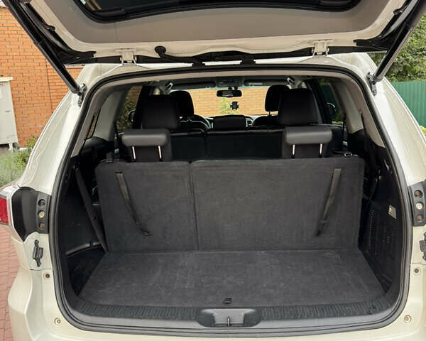 Белый Тойота Хайлендер, объемом двигателя 3.46 л и пробегом 245 тыс. км за 23500 $, фото 11 на Automoto.ua