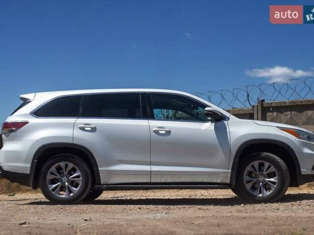 Белый Тойота Хайлендер, объемом двигателя 3.5 л и пробегом 392 тыс. км за 19500 $, фото 10 на Automoto.ua