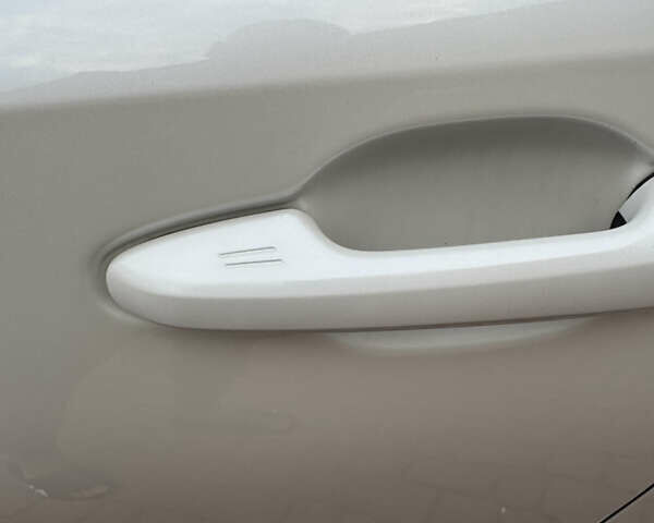 Белый Тойота Хайлендер, объемом двигателя 3.46 л и пробегом 245 тыс. км за 23500 $, фото 16 на Automoto.ua