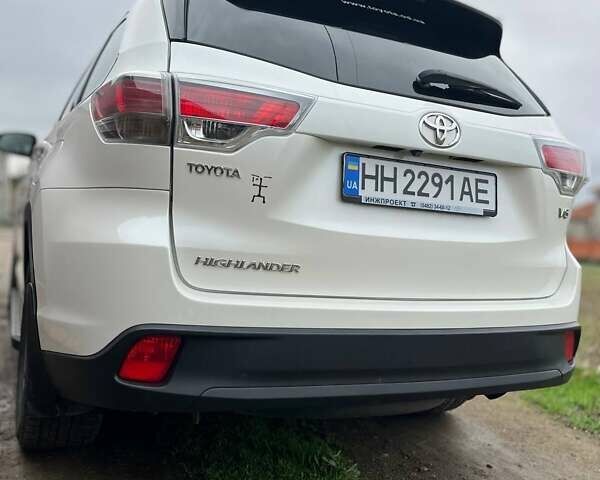 Белый Тойота Хайлендер, объемом двигателя 3.5 л и пробегом 392 тыс. км за 19500 $, фото 7 на Automoto.ua