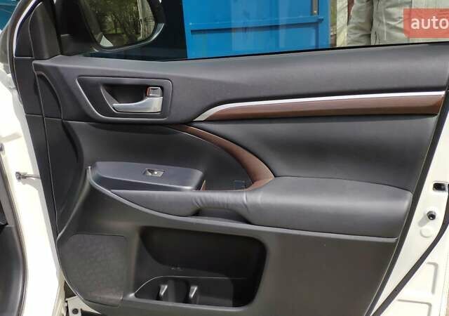 Белый Тойота Хайлендер, объемом двигателя 3.5 л и пробегом 88 тыс. км за 29000 $, фото 5 на Automoto.ua