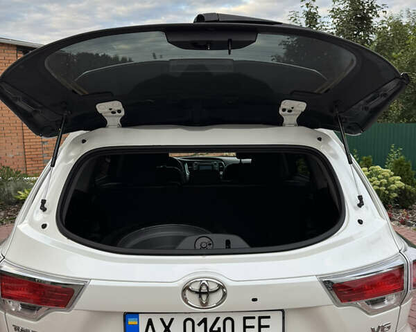 Белый Тойота Хайлендер, объемом двигателя 3.46 л и пробегом 245 тыс. км за 23500 $, фото 9 на Automoto.ua