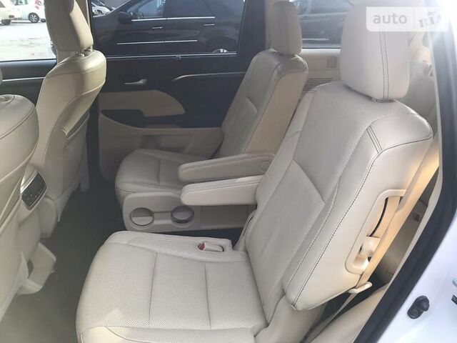 Белый Тойота Хайлендер, объемом двигателя 3.5 л и пробегом 218 тыс. км за 24499 $, фото 7 на Automoto.ua