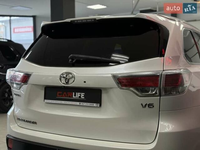 Белый Тойота Хайлендер, объемом двигателя 3.55 л и пробегом 217 тыс. км за 19500 $, фото 17 на Automoto.ua