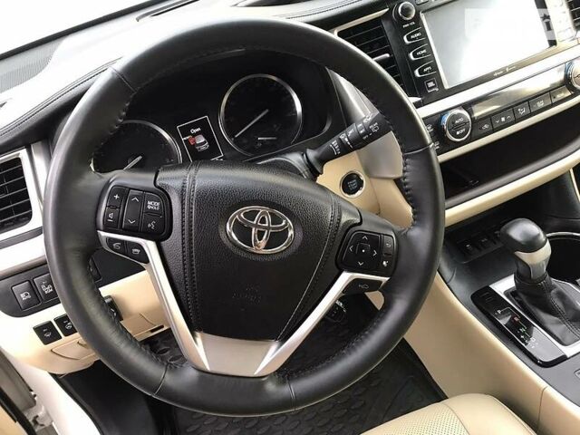 Білий Тойота Хайлендер, об'ємом двигуна 3.5 л та пробігом 214 тис. км за 26500 $, фото 3 на Automoto.ua